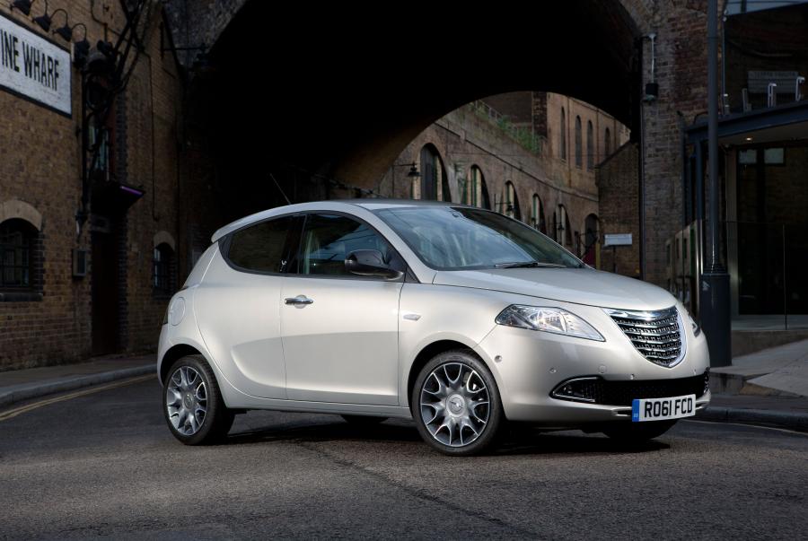  Chrysler Ypsilon 2011 года  (фото 1 из 50)